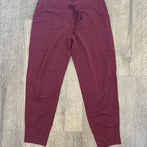 Fabletics Capri Workout Jogger